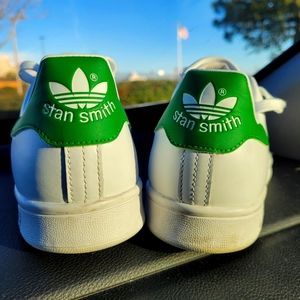 Adidas Stan Smith tennis shoes